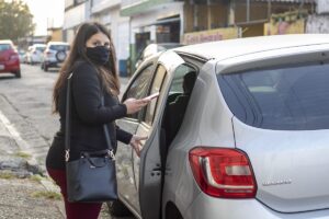 Mulheres aumentam uso de carros por aplicativo na pandemia, mas apontam desafios
