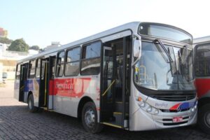 População reclama de ônibus lotados e atrasos em Barueri 